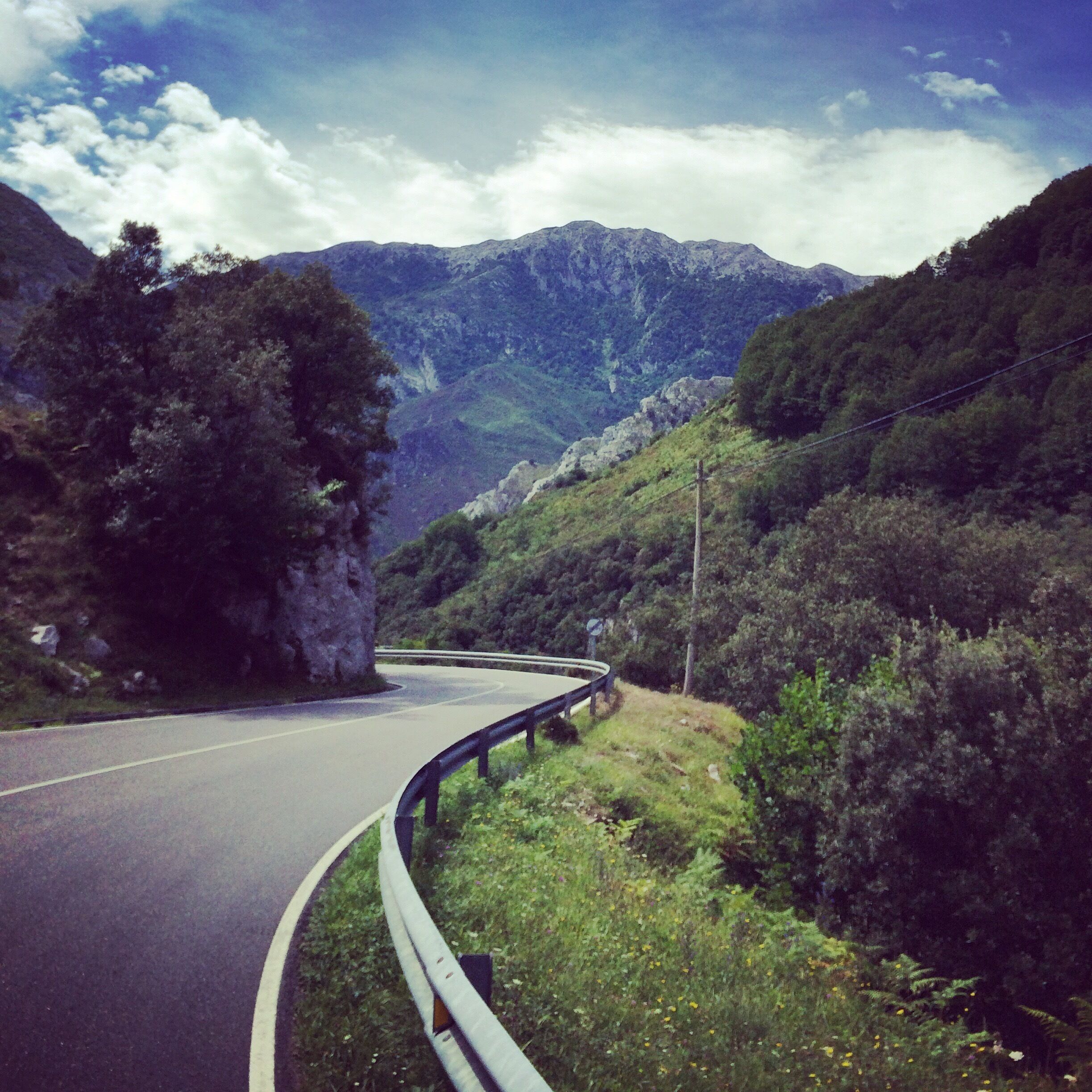 The majestic montains leads us to a bunch of lovely medieval villages, with magical spots and plenty of adventures. Wonderful nature!