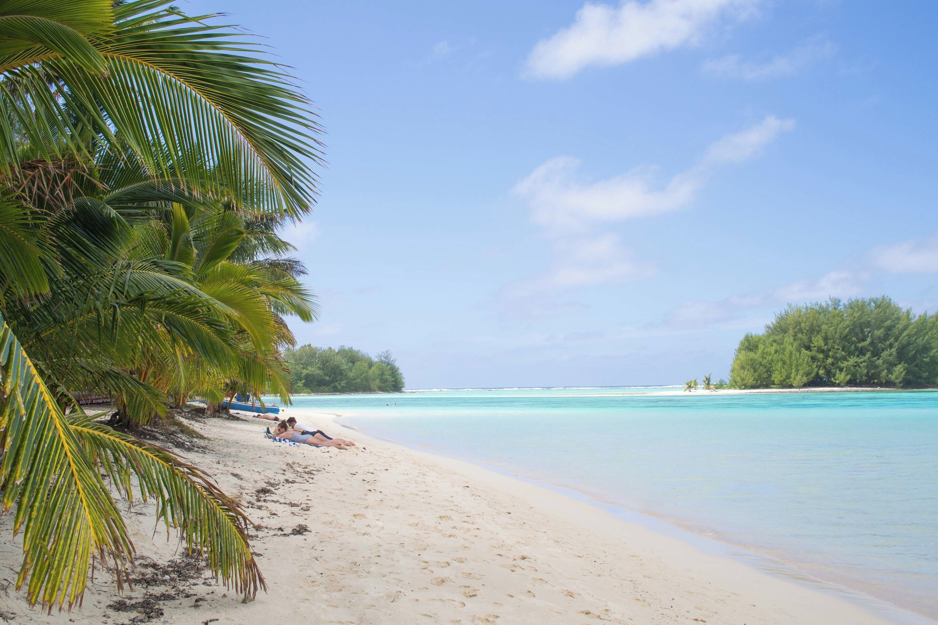 If you're looking for a perfect beach in Rarotonga, head to Muri Beach to the East coast. There are a couple of sand motus in the lagoon, which you can swim or kayak to when the conditions are alright.