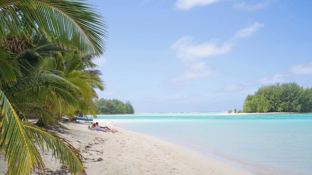 If you're looking for a perfect beach in Rarotonga, head to Muri Beach to the East coast. There are a couple of sand motus in the lagoon, which you can swim or kayak to when the conditions are alright.
