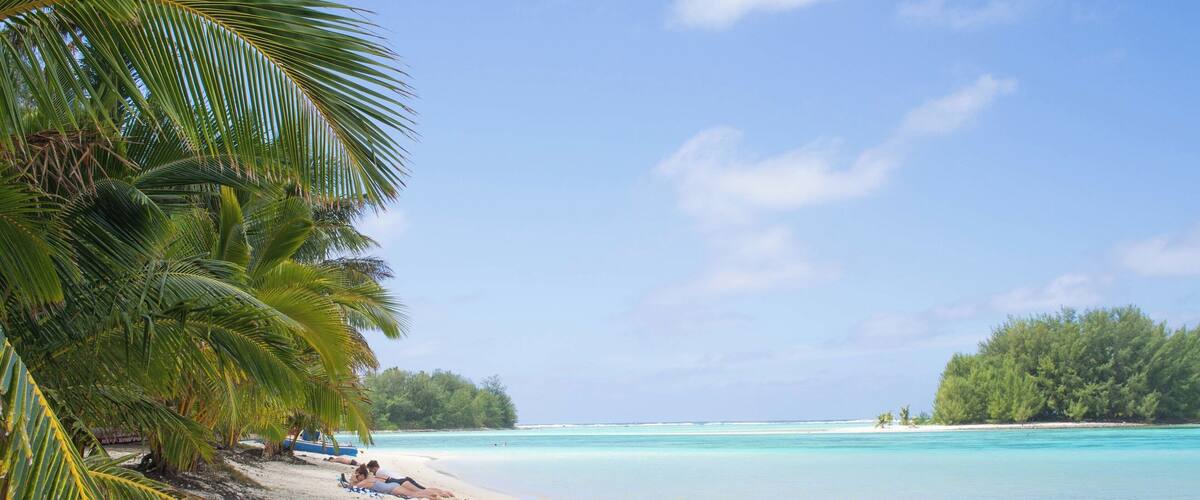 If you're looking for a perfect beach in Rarotonga, head to Muri Beach to the East coast. There are a couple of sand motus in the lagoon, which you can swim or kayak to when the conditions are alright.