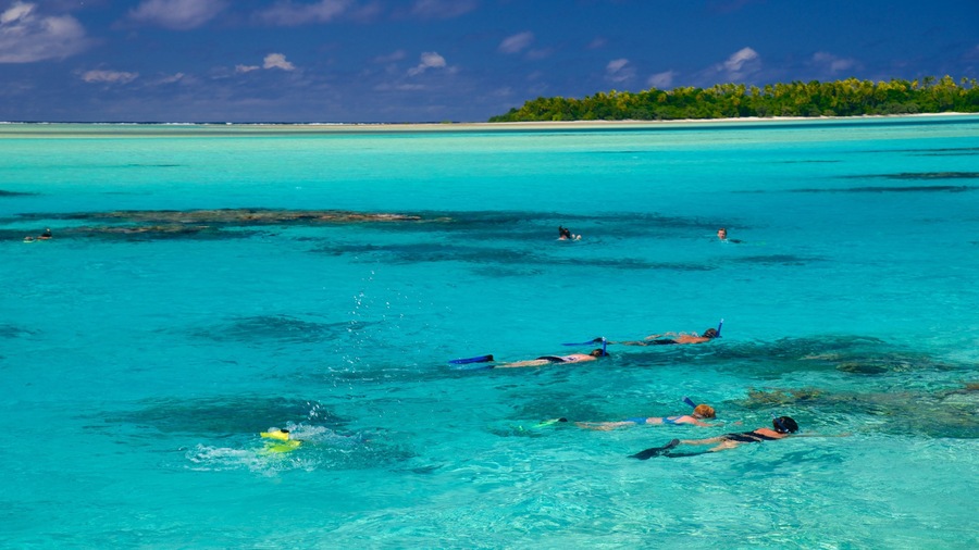 Aitutaki which includes general coastal views and snorkeling