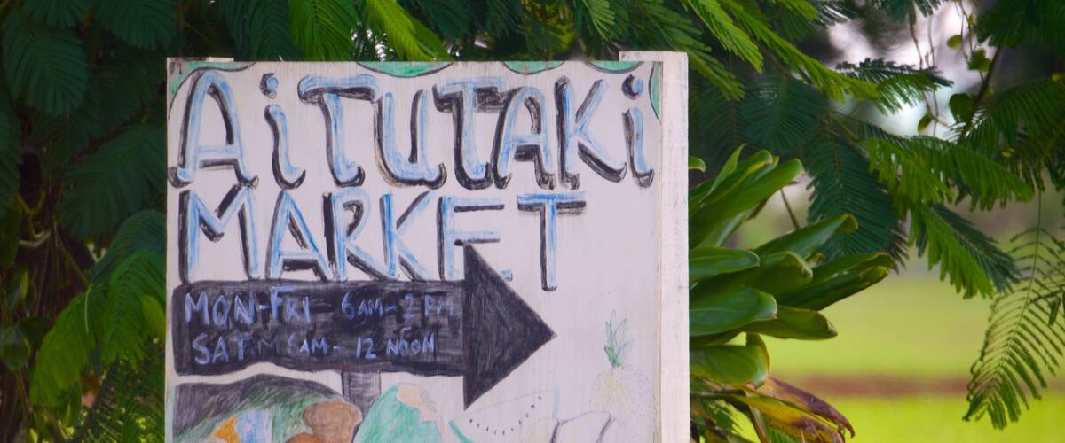 Arutanga which includes signage