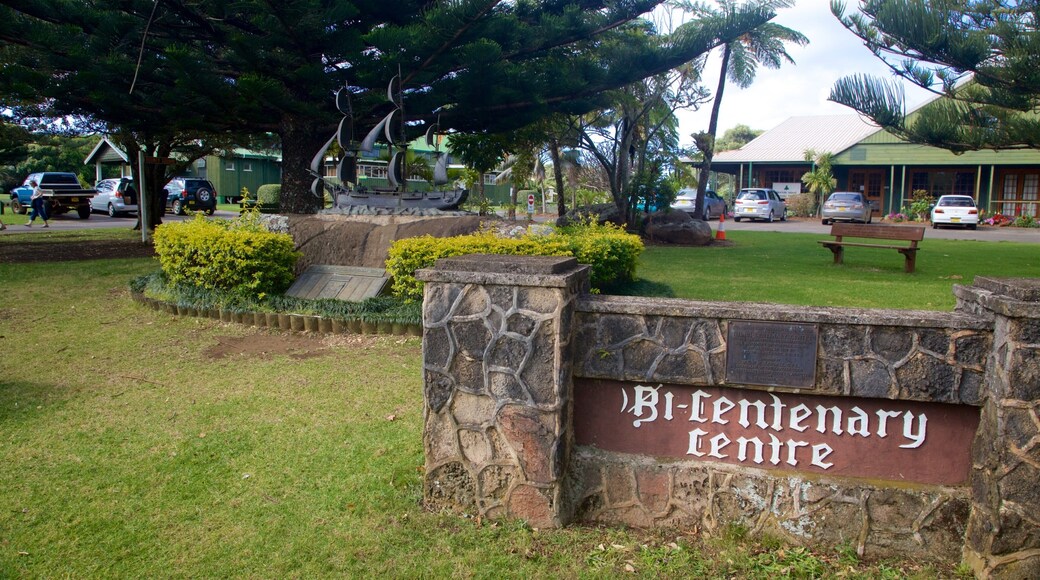 Burnt Pine das einen Beschilderung und Park