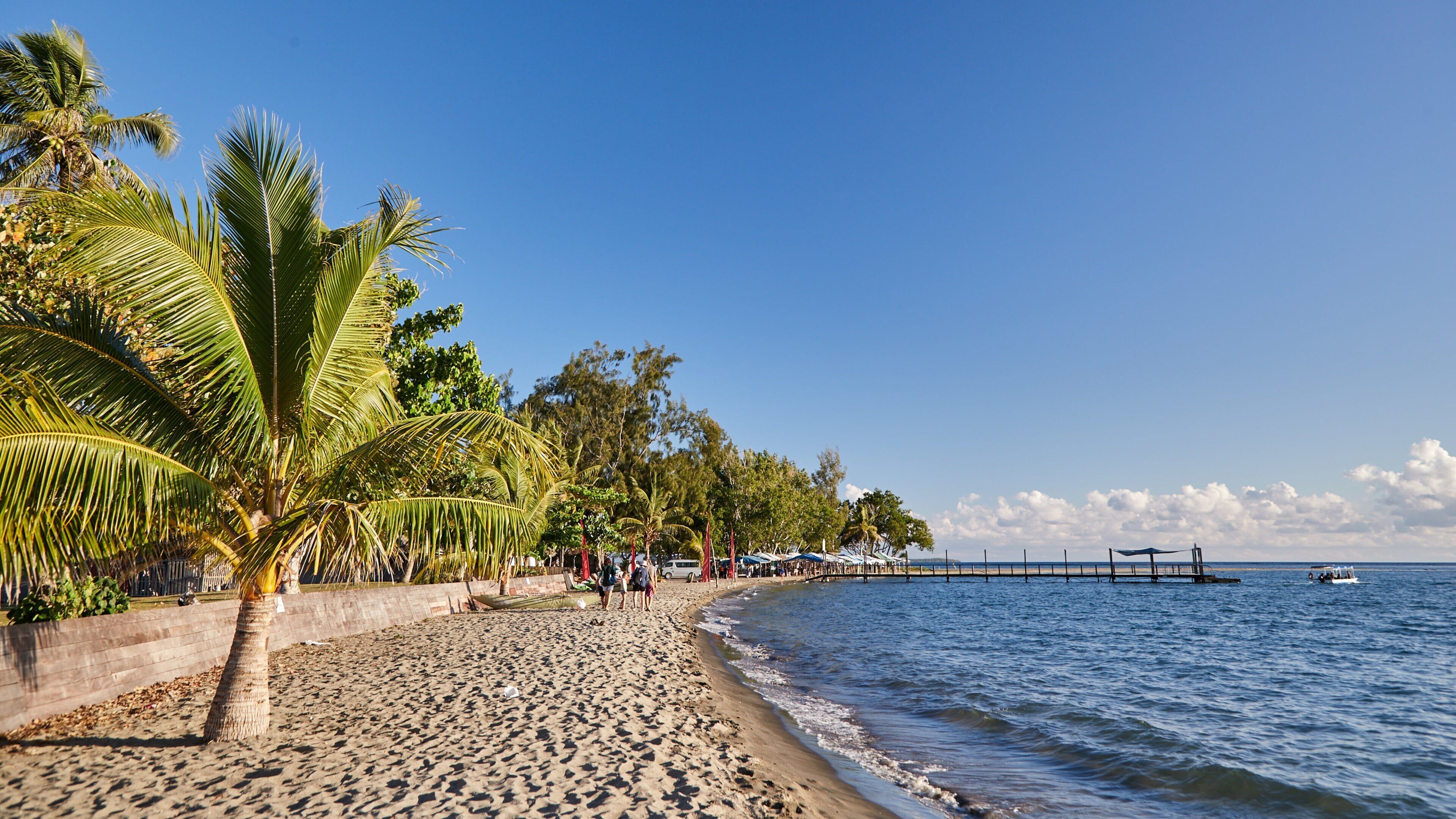 Baie de Mele montrant vues littorales, plage de sable et scènes tropicales