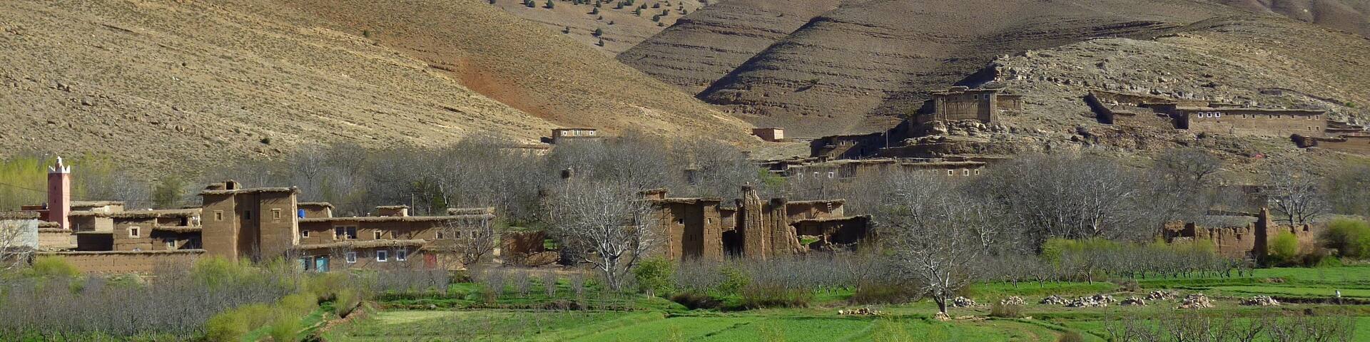 This two day trip is a fantastic opportunity to take an Atlas Mountain tour and explore the country around Imlil and Marrakech.
You’ll get to hike through the Azzaden Valley, travel through juniper forests and join the Berbers for some traditional mint tea and lunch.
Come and spend some time with the Berbers in the Moroccan countryside!
