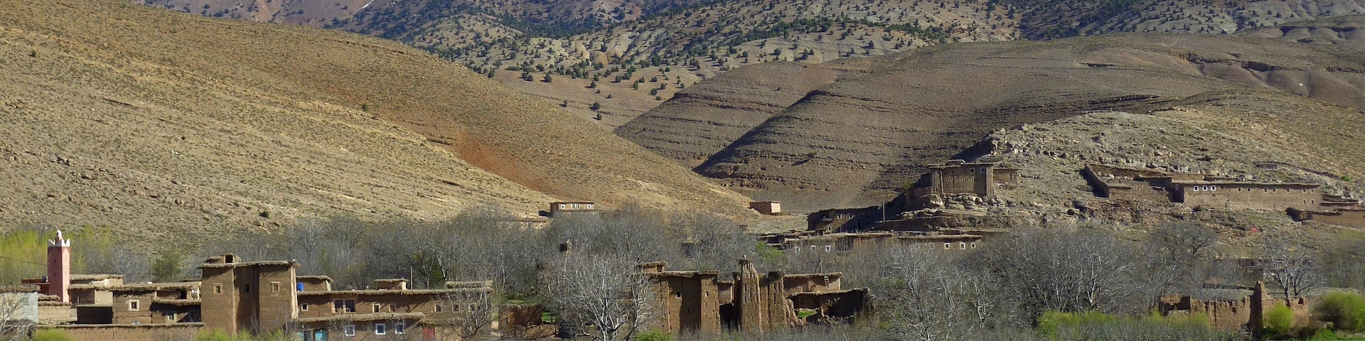 This two day trip is a fantastic opportunity to take an Atlas Mountain tour and explore the country around Imlil and Marrakech.
You’ll get to hike through the Azzaden Valley, travel through juniper forests and join the Berbers for some traditional mint tea and lunch.
Come and spend some time with the Berbers in the Moroccan countryside!