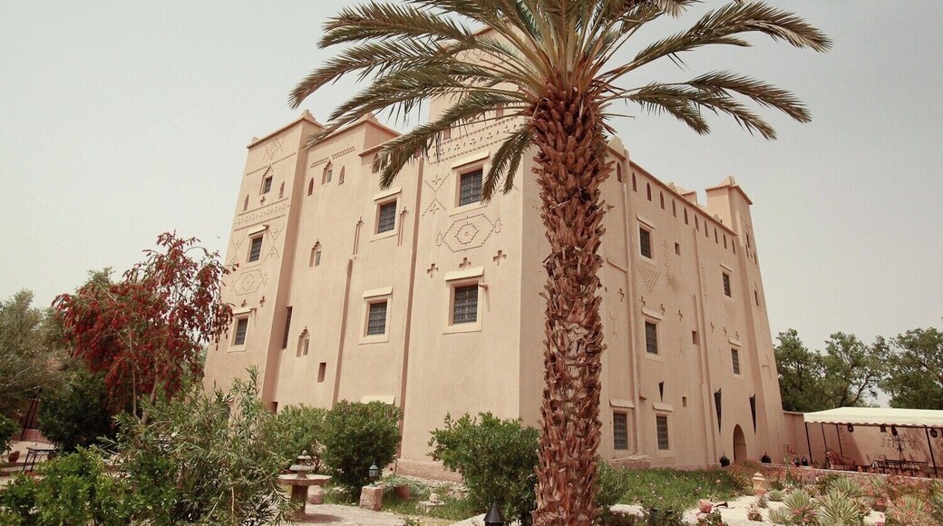 Kasbah AIt Ben Damiette.
We stopped here at this renovated kasbah for lunch en route to Ouarzazate.
They have done the most incredible job restoring this with gorgeously decorated rooms.
An older French couple own it and host travelers from around the world.
And the food - so very delicious.
This is an oasis in the desert on so many levels.