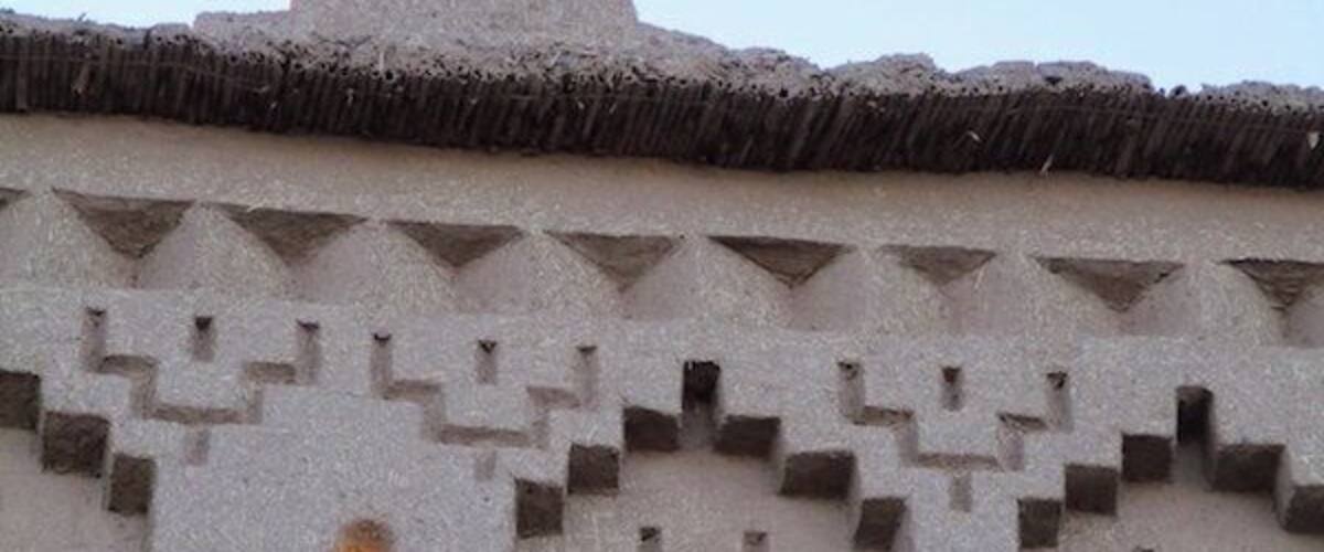 I was impressed with how sharp the edges were on some of the walls of this kasbah. These holes are archery slits (a defense system you find in most castles).
https://davenotravels.blog