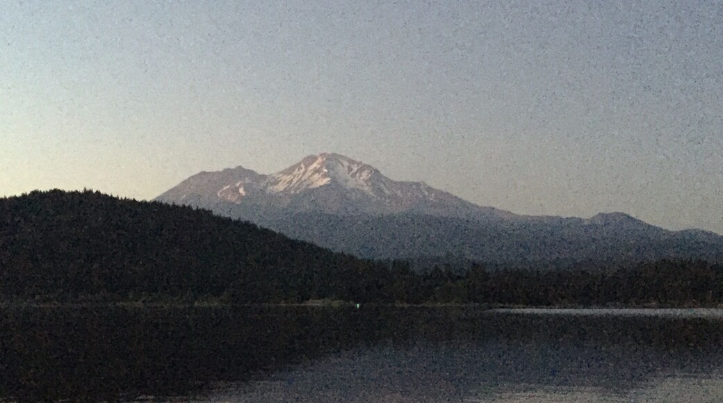 Finally captured this picture, wanted the reflection of Mt. Shasta on Lake Siskiyou. Had to wait till dusk to get it.