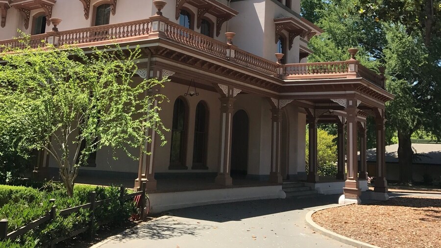 In spring and summer the thing I love most about the mansion is the scent of fresh Gardenia's my favorite flower