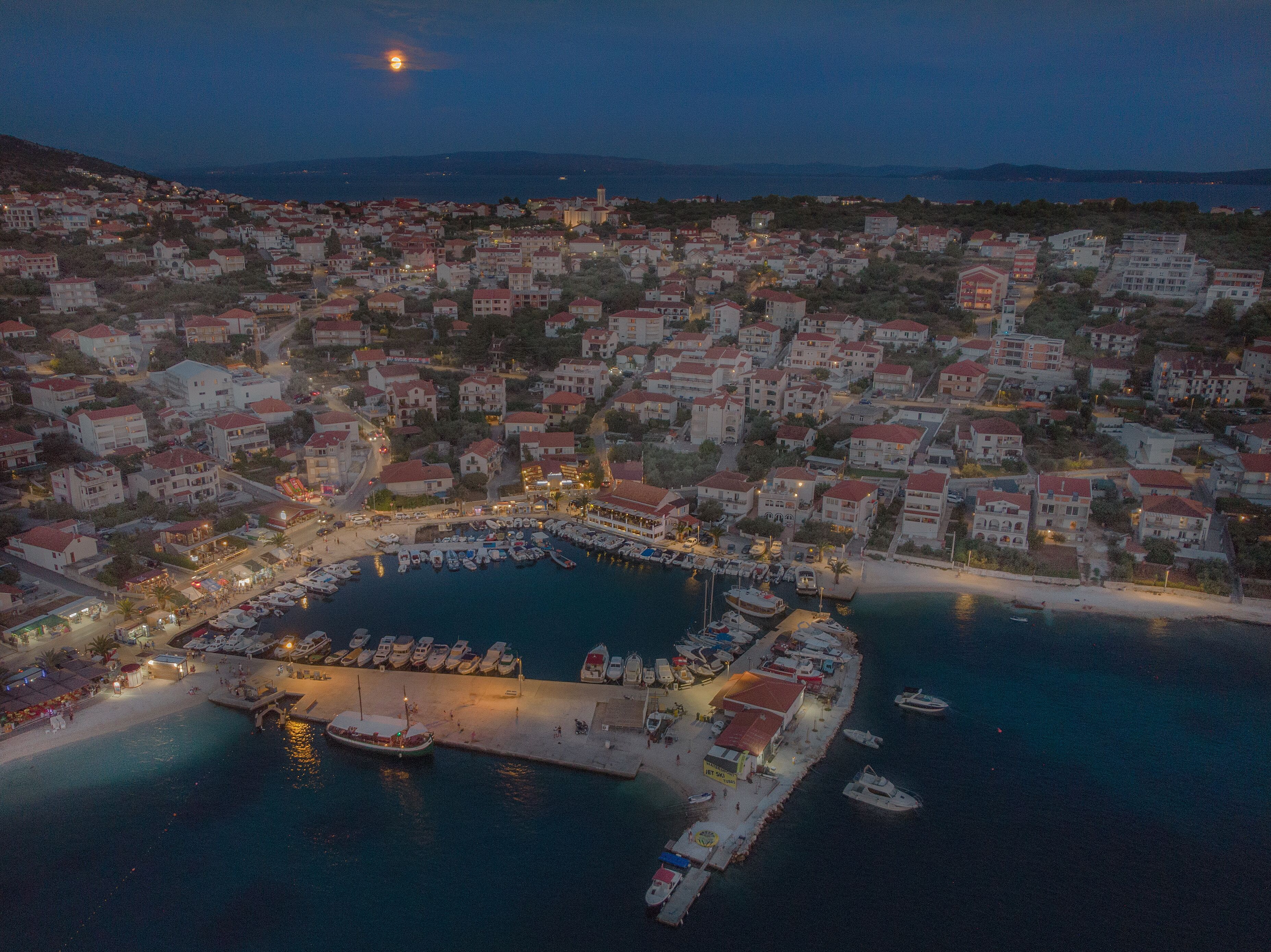 okrug gornji at night from above