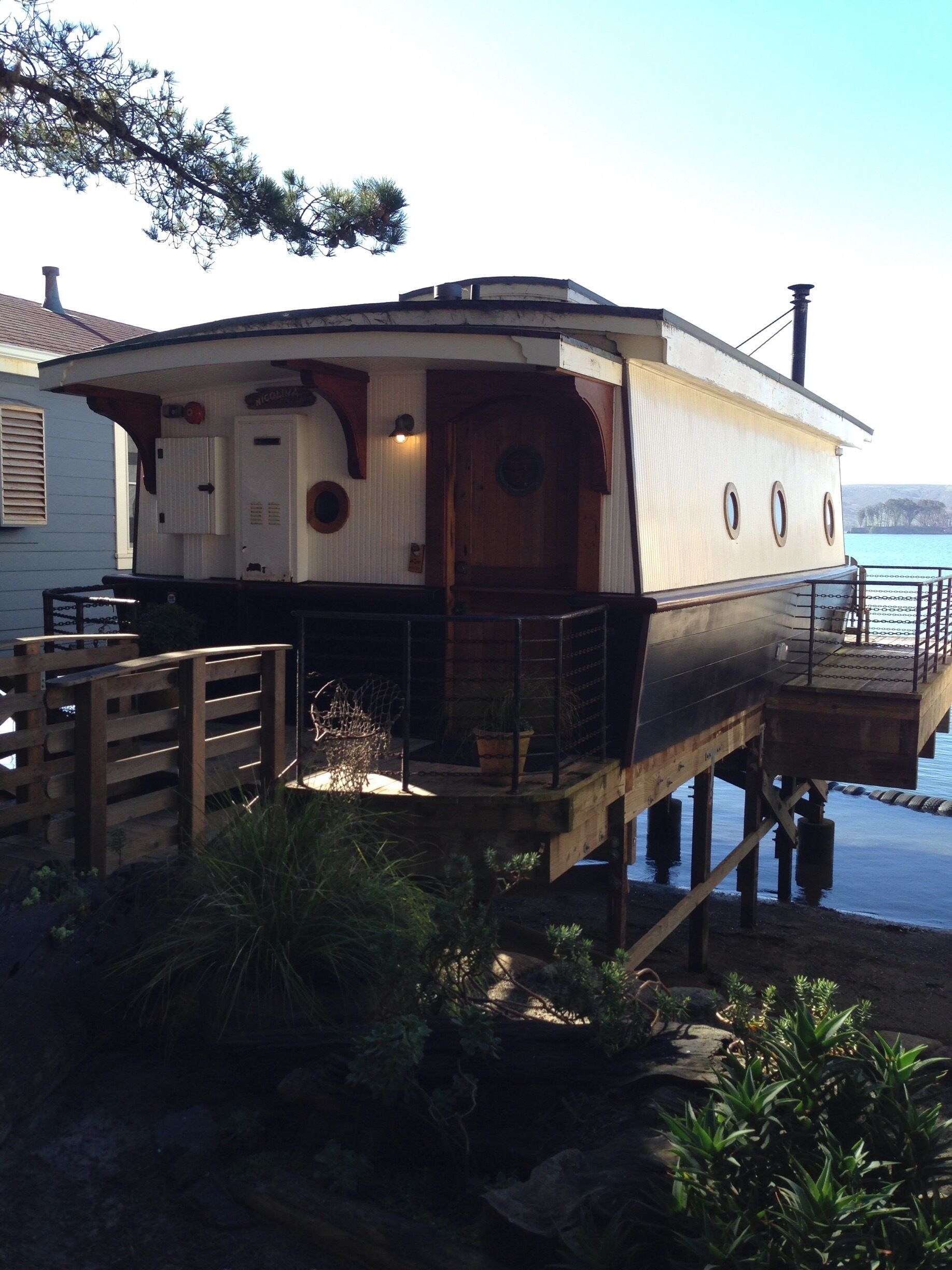 Nicolina’s Cottage at Nick’s Cove on Tomales Bay in Northern California is a cozy, unique “room” for couples.
#TroveOnTuesday
