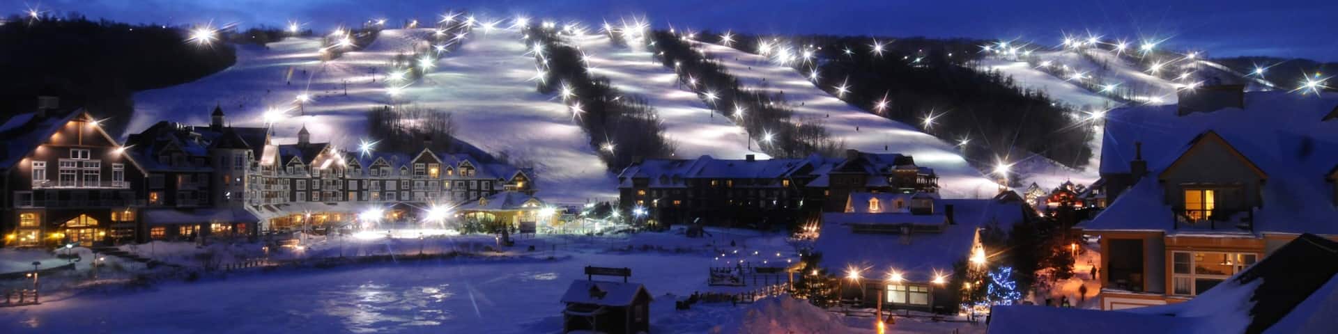 Blue Mountain Ski Resort og byder på sne, en lille by eller en landsby og natteliv
