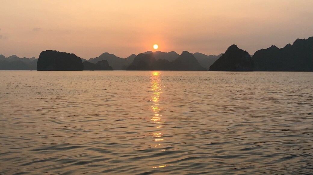 Beautiful Ha Long Bay