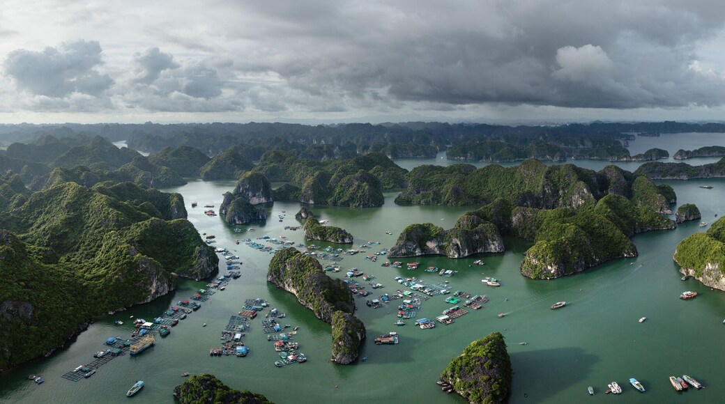 Lan Ha Bay Ha Long Vietnam