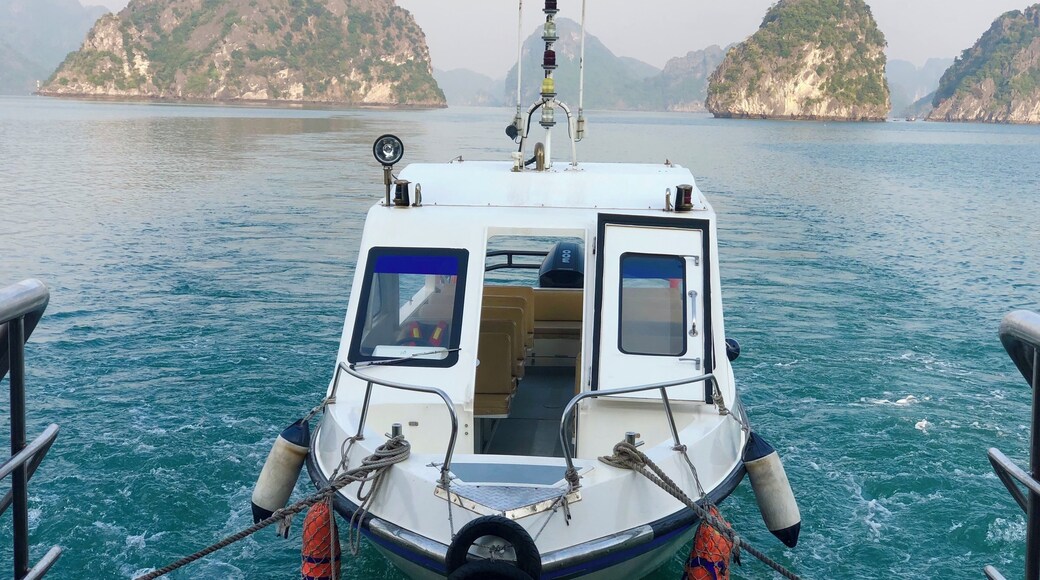 Speed boat to Cat Ba Island
