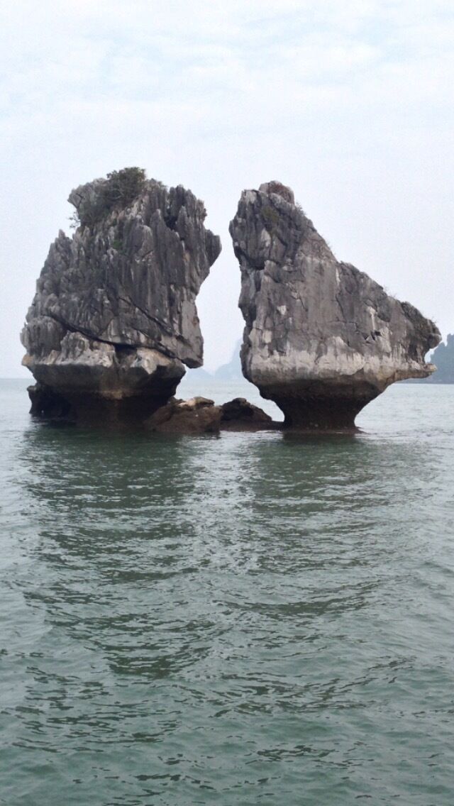 Cruising Halong Bay! Amazing!