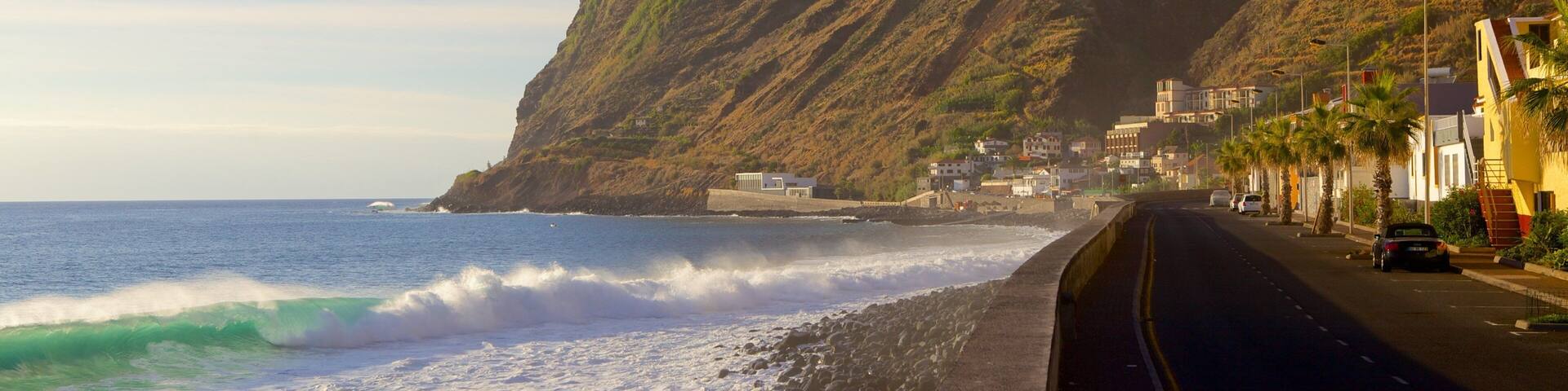 Paul do Mar featuring general coastal views and street scenes