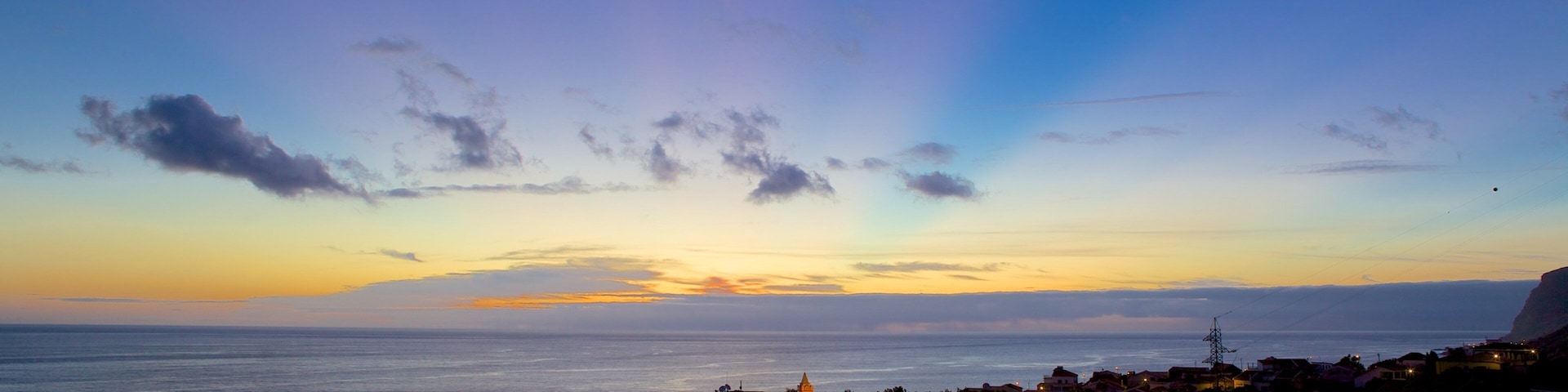 Paul do Mar welches beinhaltet Sonnenuntergang und Küstenort