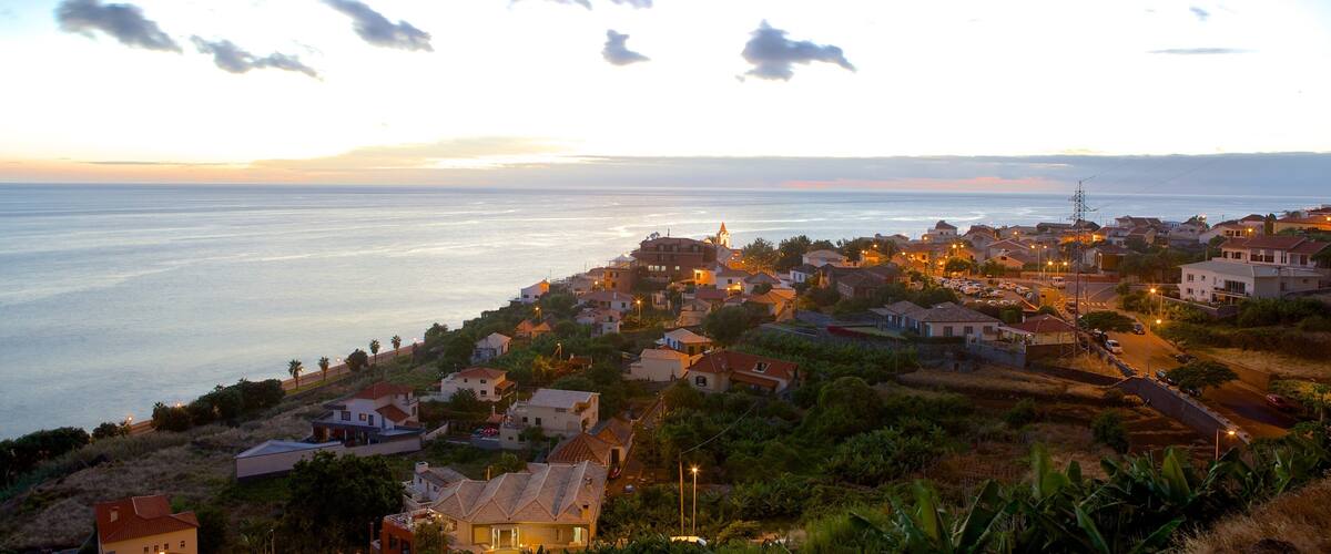 Paul do Mar showing a sunset and a coastal town