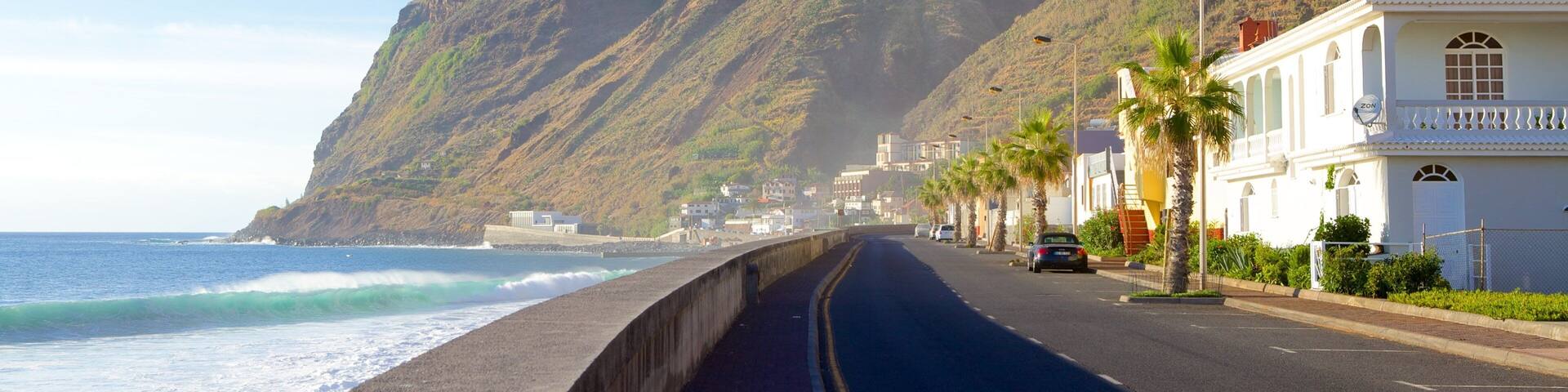 Paul do Mar which includes street scenes and general coastal views