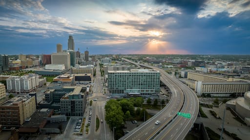 Omaha Downtown looking down Capitol Ave
