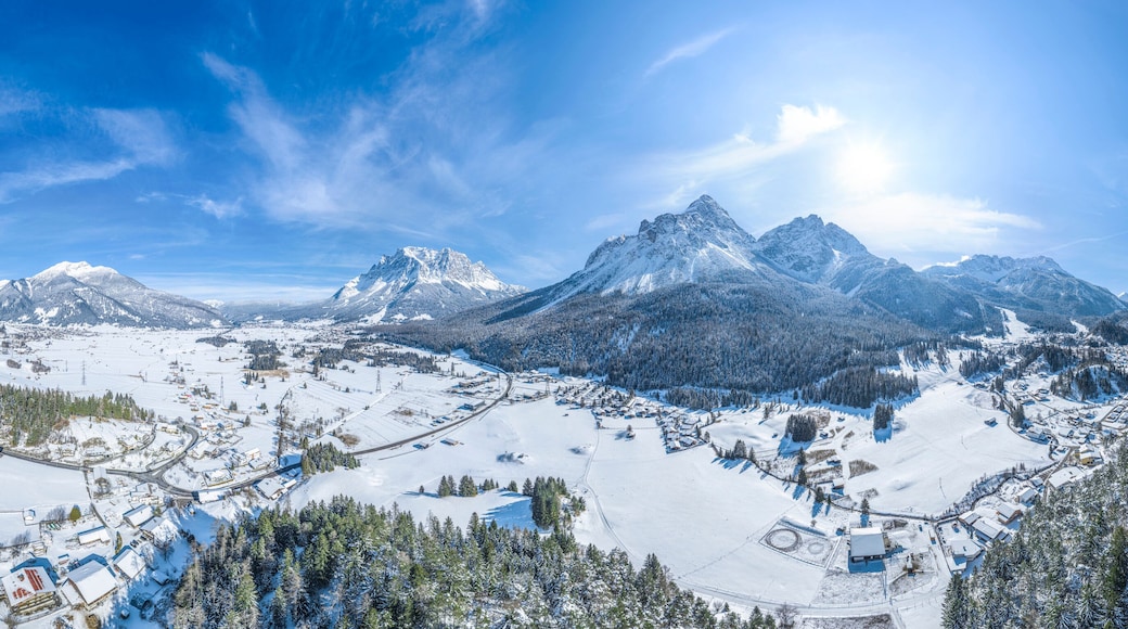 Biberwier in der Tiroler Zugspitz Arena, Panoramablick über das gesamte Ehrwalder Becken