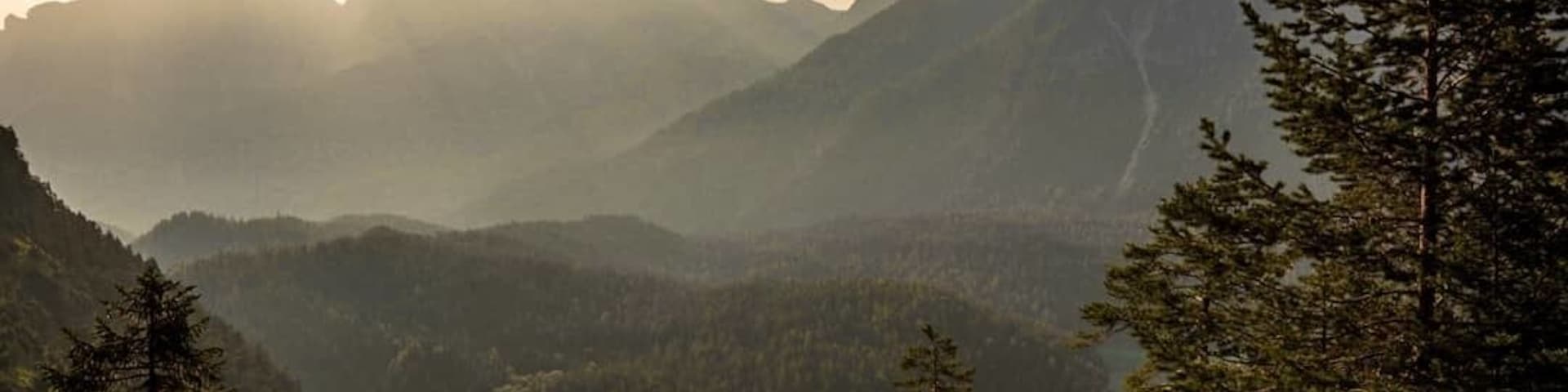 Beautiful alpine lake with a distinctive turquoise colour covered by epic mountains. This photo is taken at sunrise, but sunset must also work. To get to this spot go up to Fernpass and park at the Zugspitzblick parking.
#Austria #Alps
