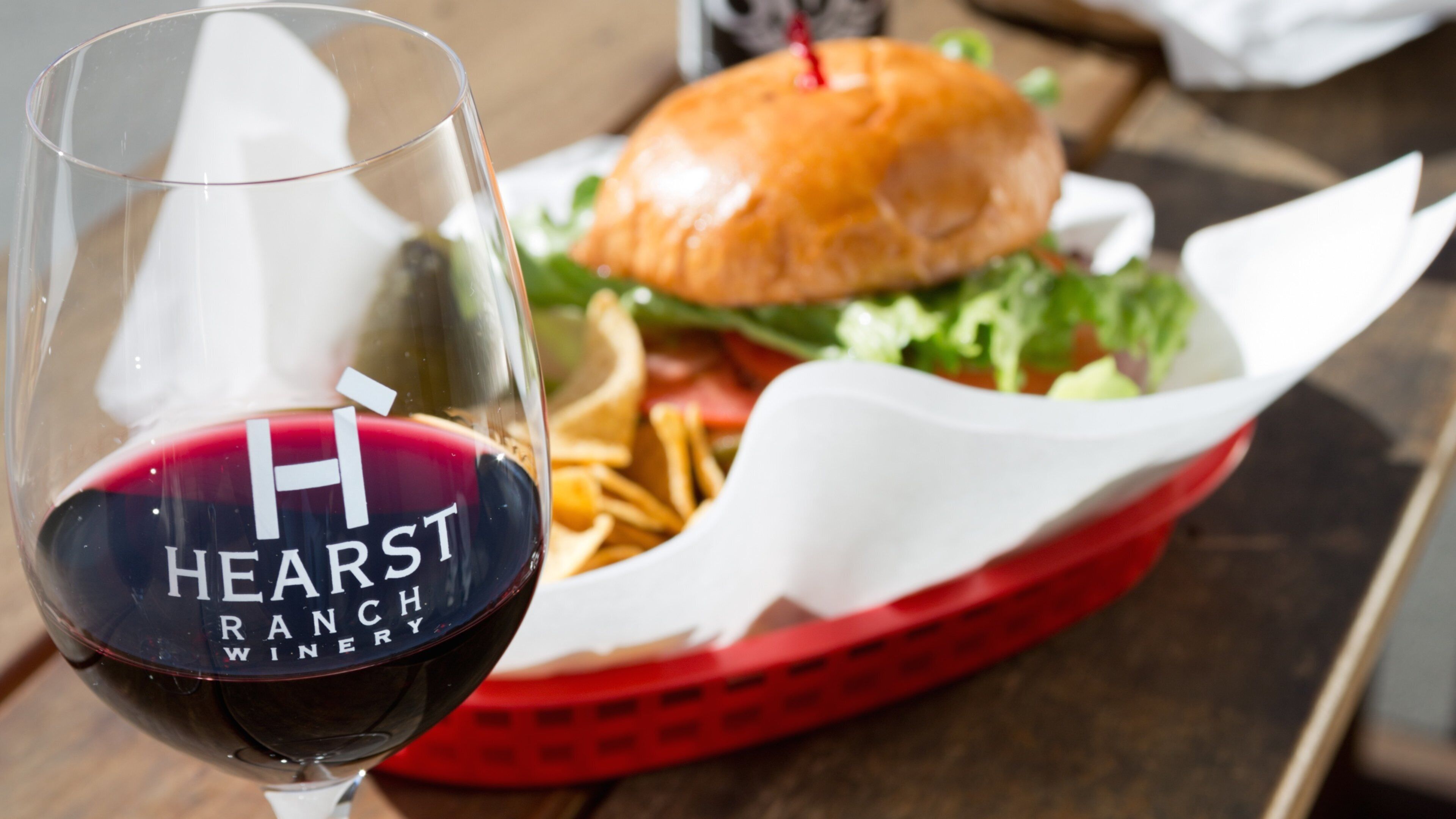 San Simeon featuring food and drinks or beverages