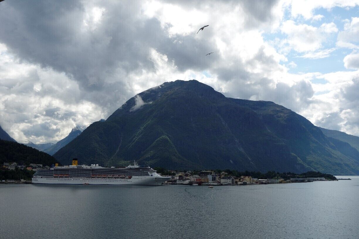 Romsdalsfjord - view towards Åndalsnes