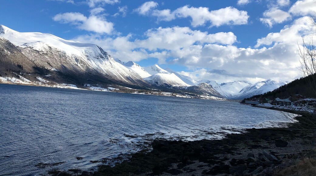 Two days at sea from Southampton and we arrived in Andalsnes, waking up to this beautiful breathtaking view was fabulous. #greatoutdoors