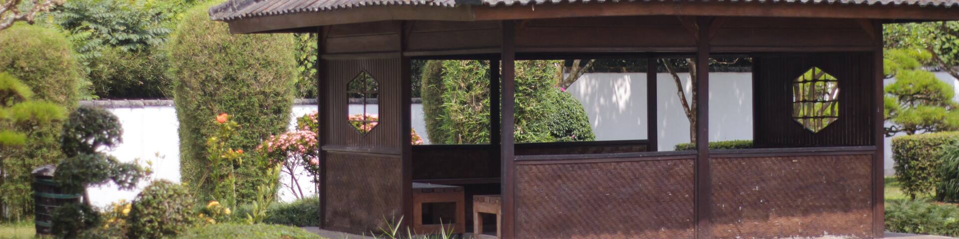 Wooden house for visitors in Cipanas