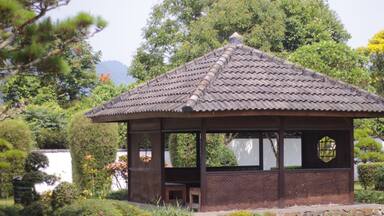 Wooden house for visitors in Cipanas