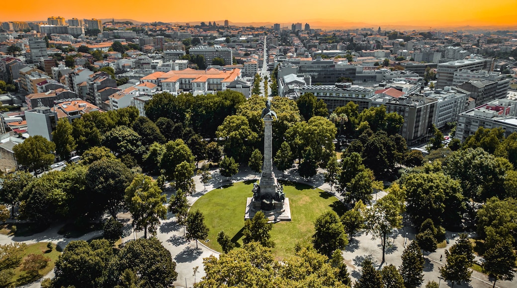Casa Música Porto Portugal Concertos Arquitetura Ícone Cultura Auditório Sala Orquestra Espetáculos Acústica Design Vanguarda Rotunda Boavista Tráfego Monumento Praça Avenida Esculturas Modernidade