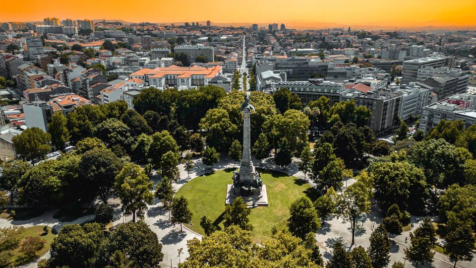 Casa Música Porto Portugal Concertos Arquitetura Ícone Cultura Auditório Sala Orquestra Espetáculos Acústica Design Vanguarda Rotunda Boavista Tráfego Monumento Praça Avenida Esculturas Modernidade