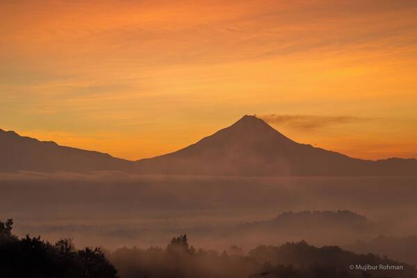 Merapi mountain under the golden sky. A morning view from Punthuk Setumbu hill, Magelang, Indonesia. Punthuk Setumbu is a hill near the Borobudur Temple. it's about 4.9 km according to the Google map. From the hill, you can enjoy the beautiful sunrise, two mountains (Merbabu and Merapi), misty morning, and also Borobudur temple view from above.
#Springfun