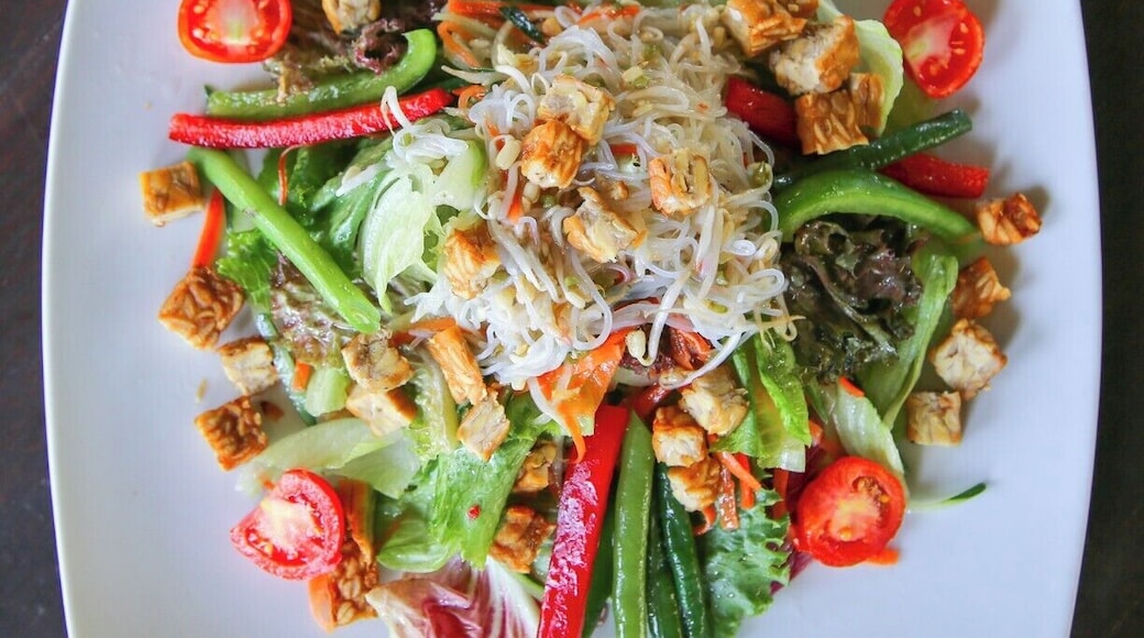 Thai tempeh salad tossed in a ginger-coriander dressing. So fresh and delicious!
