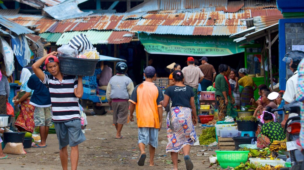 Bãi biển Tanjung cho thấy chợ, thị trấn nhỏ và cảnh đường phố