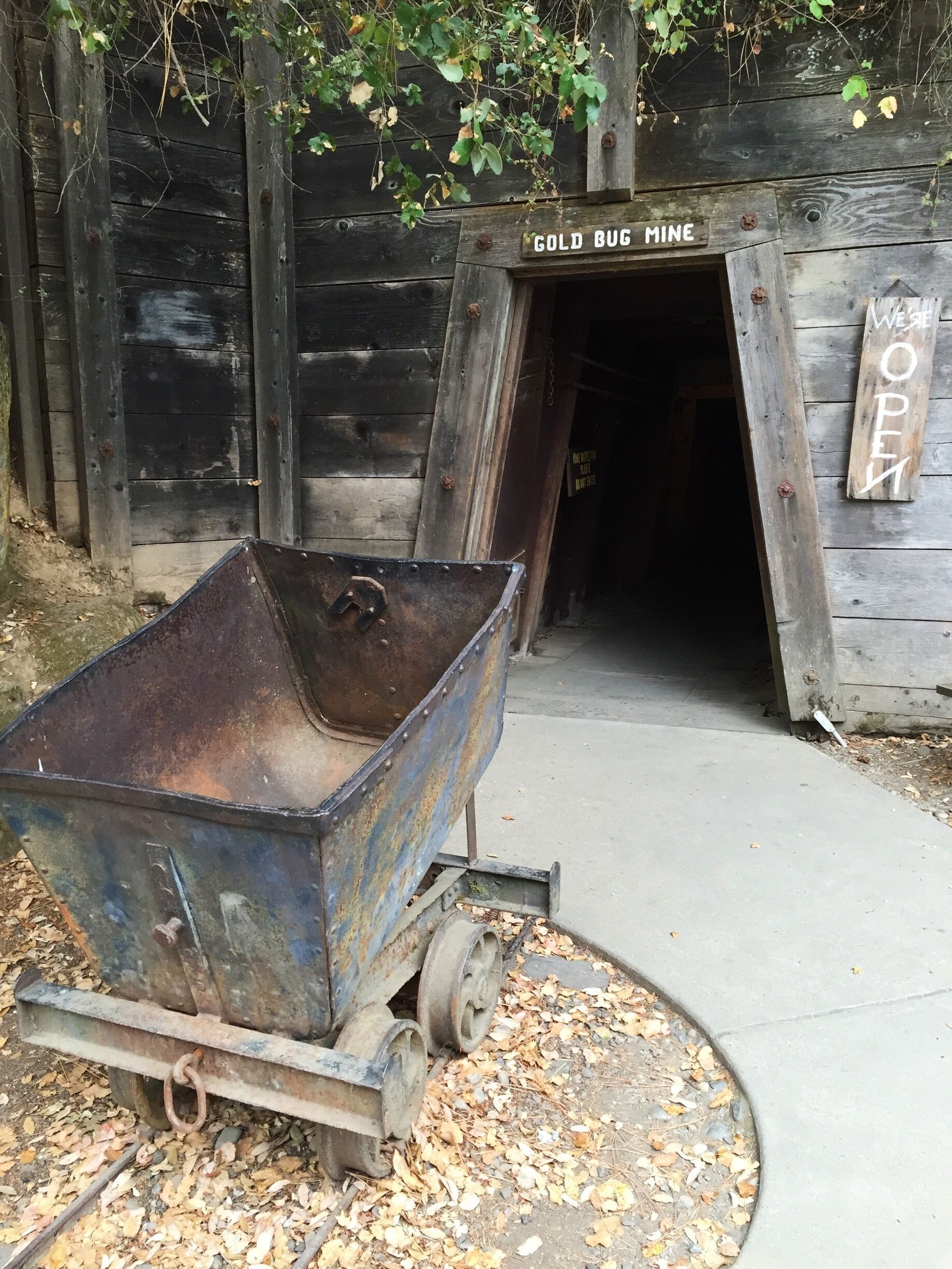 Self-guided audio tours through the mine are $7 pp.
More on www.ajauntwithjoy.com