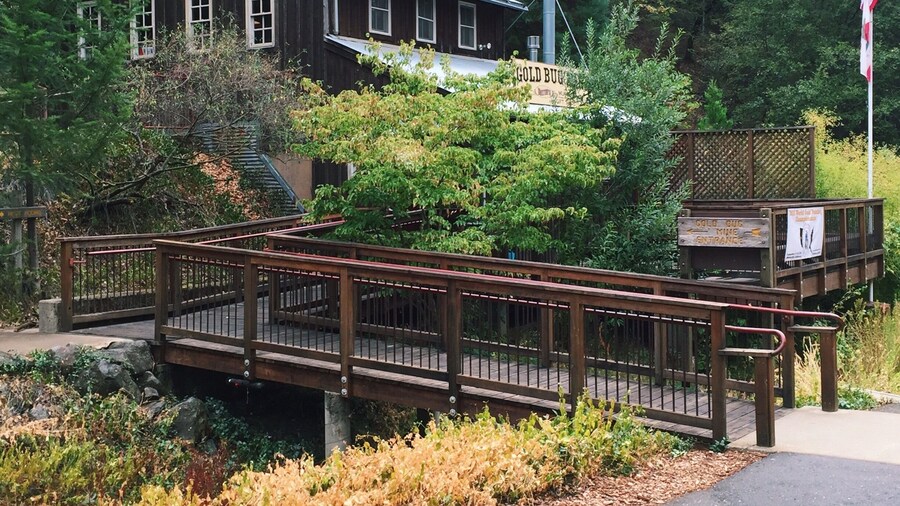 Take a tour of the mine, hike, visit the blacksmith, pan for gems, and peruse the gift shop and little museum.
More on www.ajauntwithjoy.com