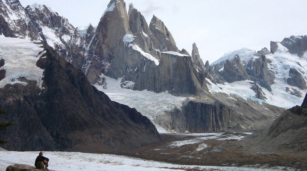 El Chalten featuring snow, mountains and landscape views