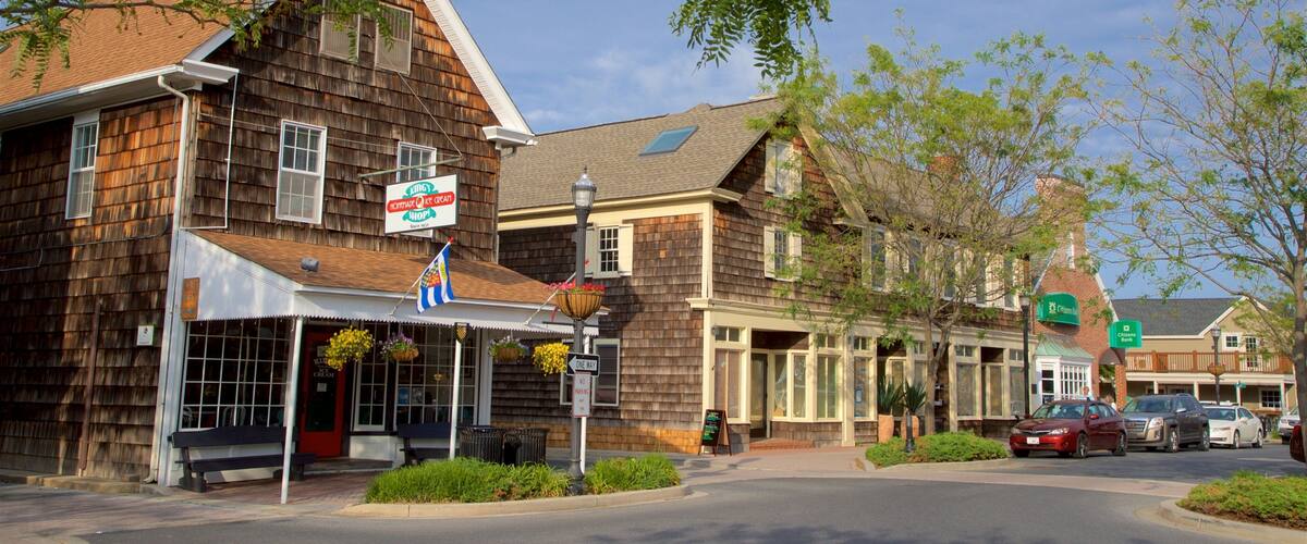 A wooden building with a sign for 'King's Homemade Ice Cream' and a Citizens Bank sign.