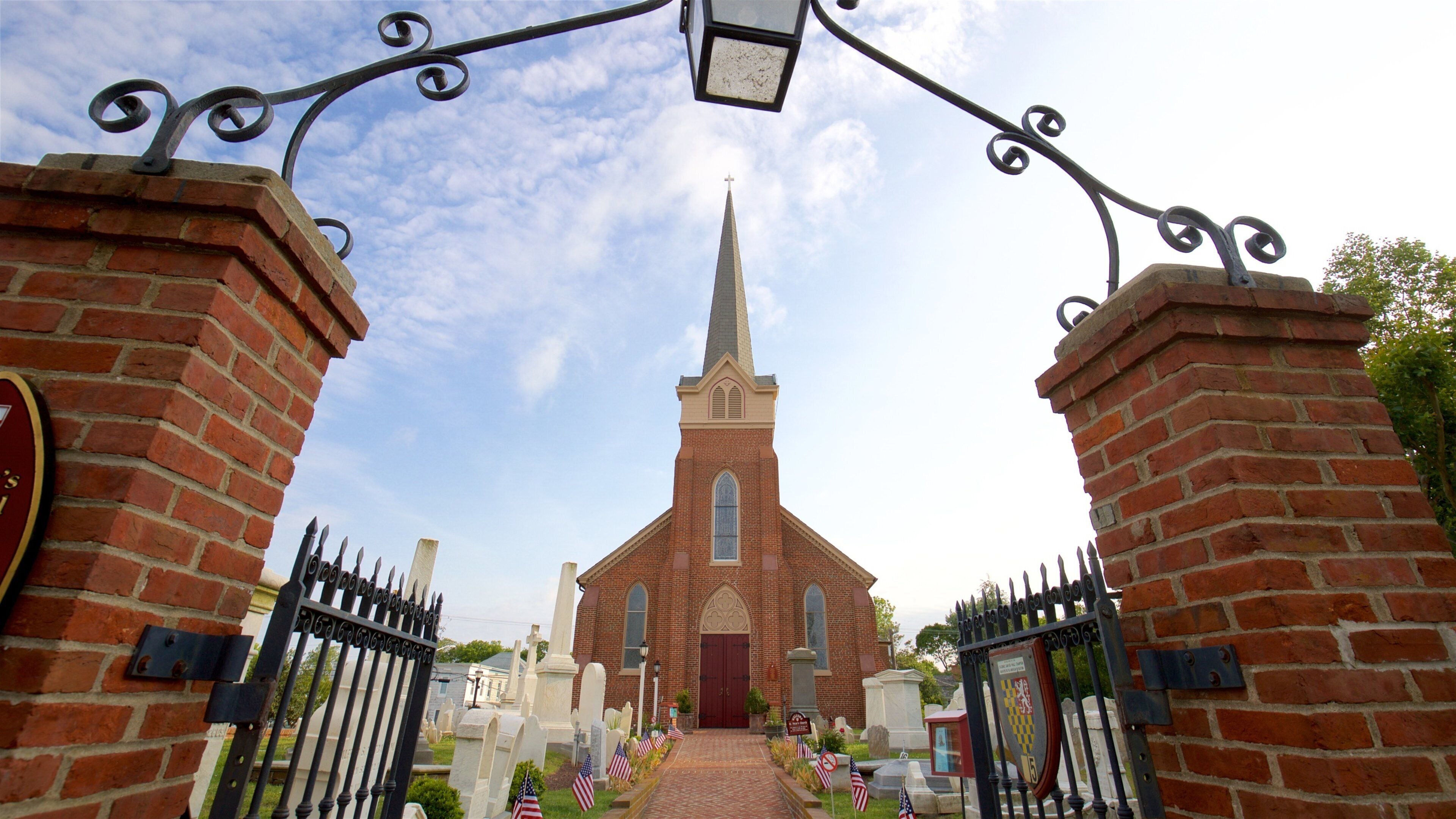 Lewes qui includes église ou cathédrale, coucher de soleil et cimetière
