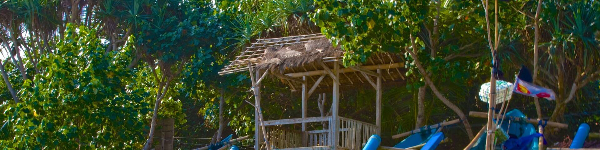 Zentral-Java welches beinhaltet Strand, Bootfahren und tropische Szenerien