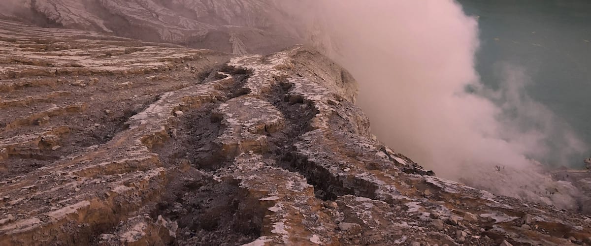 Very strong sulphuric smell; need to bring gas mask here