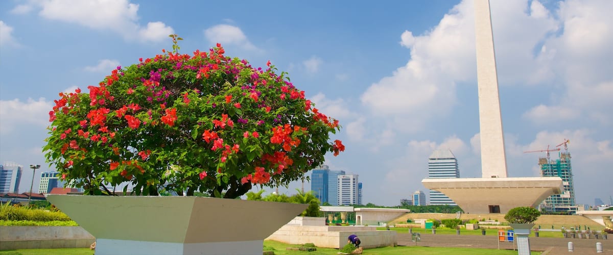 Central Jakarta featuring a monument and flowers