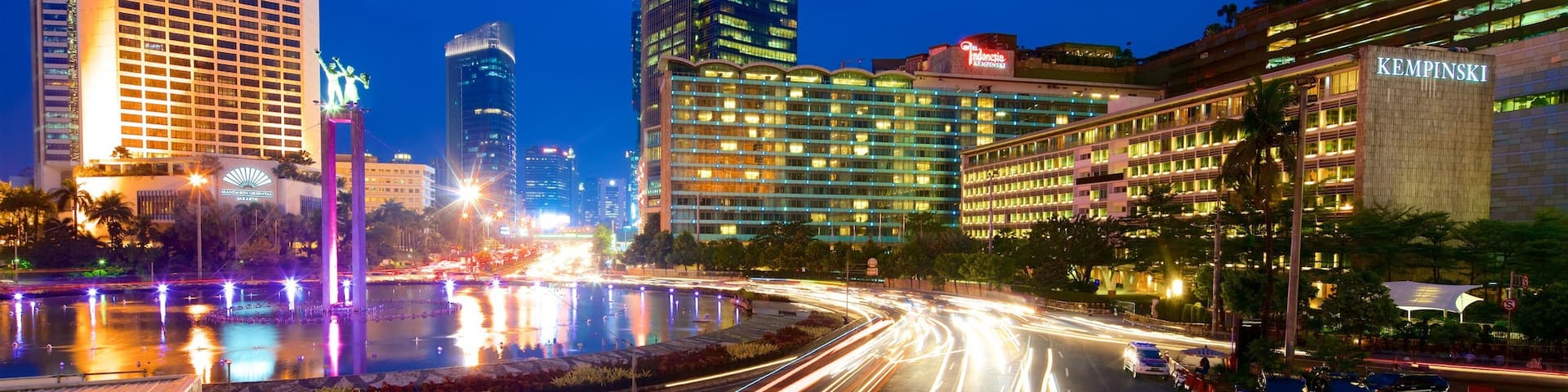 Jakarta welches beinhaltet Stadt, Wolkenkratzer und bei Nacht