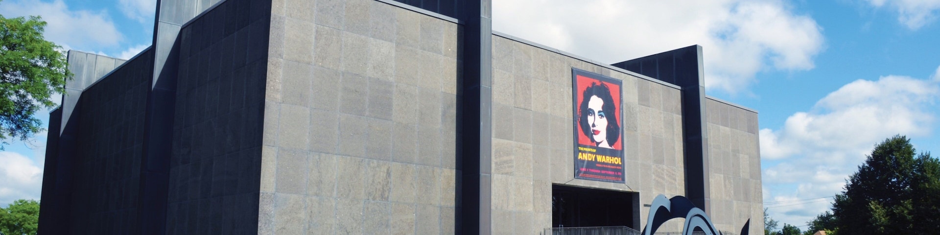 Utica caracterizando arte ao ar livre e arquitetura moderna