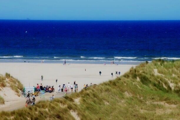 Terschelling is one of the northern Dutch islands.  Being Holland, the weather is uncertain but if you hit it right, it's a beautiful island to walk, ride bikes and the enjoy lots of beautiful nature.  Lots of goodies made from Cranberries, as a long time ago a crate of cranberries fell over board and made their way to shore where they thrived and grew in abundance.  Being from Massachusetts,  I found this made me feel at Home.  Veel plezier 
#beachboubd
