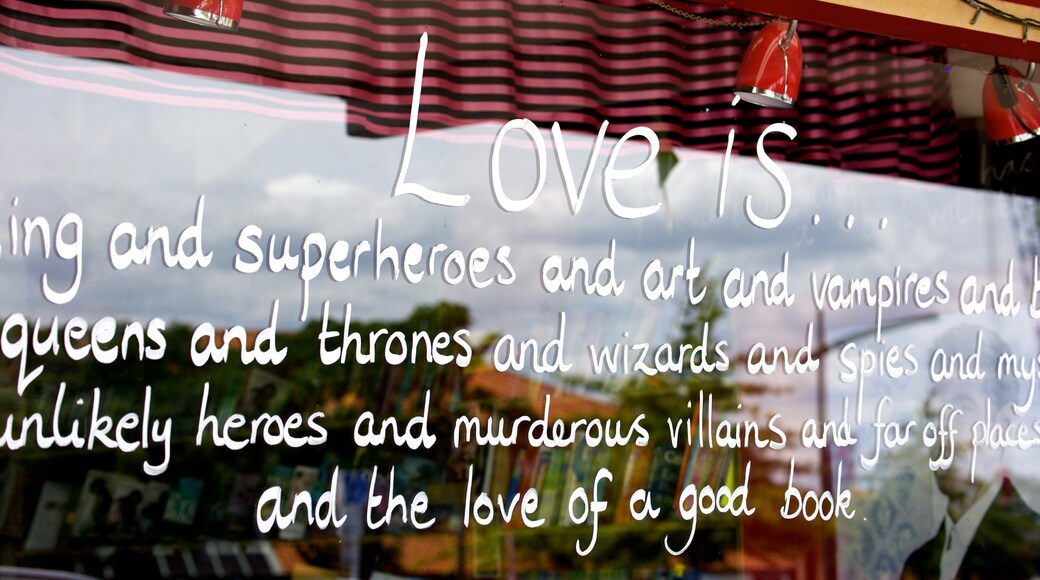 Havelock North which includes signage